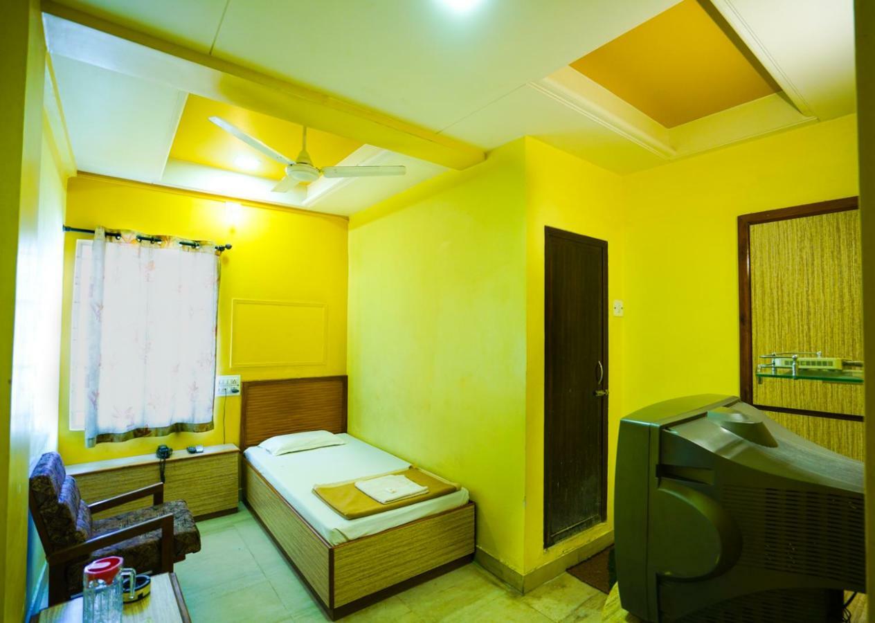 Hotel Ashiana Jāmnagar Екстериор снимка