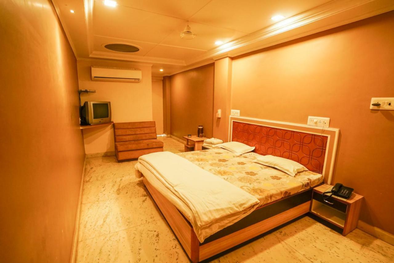 Hotel Ashiana Jāmnagar Екстериор снимка